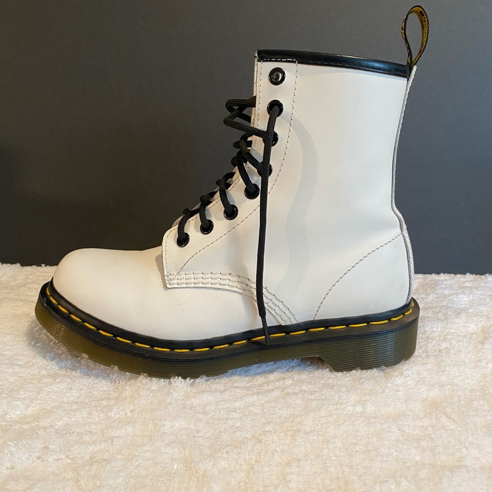 NWOT Doc Marten 1460 Women’s Smooth Leather Lace Up Boots Size 6 - Picture 12 of 16